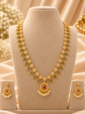 Emerald Manga Necklace Set